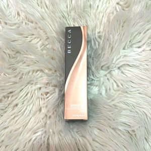 Brand new Ultimate Coverage foundation in a box color Linen